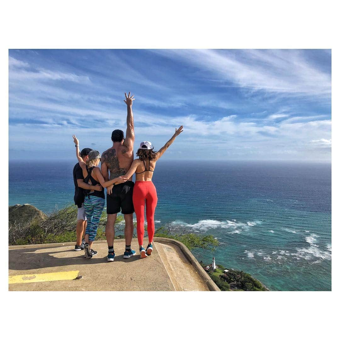 シャンテル・ヴァンサンテンさんのインスタグラム写真 - (シャンテル・ヴァンサンテンInstagram)「Lovers for life @_lauren_carson... Oh yeah you too @iamvictorwebster ! #Hawaii」12月31日 12時27分 - therealshantel