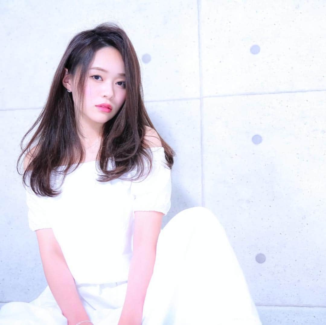 畑美有さんのインスタグラム写真 - (畑美有Instagram)「. 昨年からずっとお世話になっている NYNY南草津店の渡辺さんに撮影して いただきました☺️🥀 もう年末だなんて、、今年1年早かった😳  #関西モデル#作品撮り#被写体#立命館大学 #instagood#instalike#instalikes #haircut#haircolor#hairstyle#hair #photo#photography#winter#winterhair #NYNY#NYNY南草津店」12月31日 12時28分 - miyu_hata02