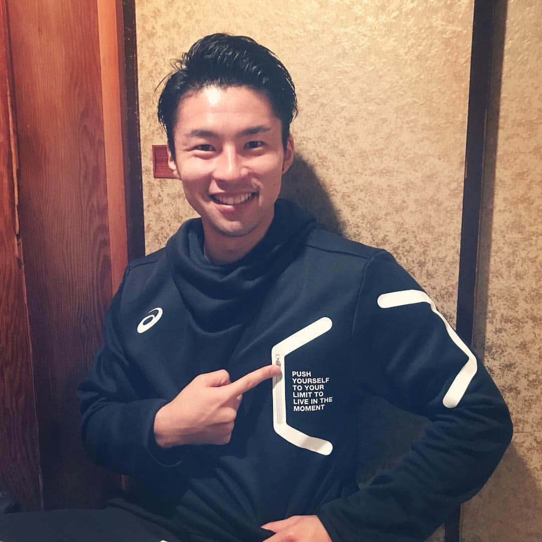 中山雄太さんのインスタグラム写真 - (中山雄太Instagram)「I wanna get a lot of chance to smile next year. And I hope I and everybody can spend happy days. Have a great new year! 〜Push yourself to your limit to live in the moment〜 #IMoveMe #TeamASICS #LiveInTheMoment  #着るウオームアップ #GELHEAT #ASICS #GELQUANTUM #ハッシュタグ英語多いから勢いで英語投稿 #英語合ってるか不安 #でも失敗を恐れない #何事もチャレンジ大事」12月31日 12時42分 - y_5_nakayama