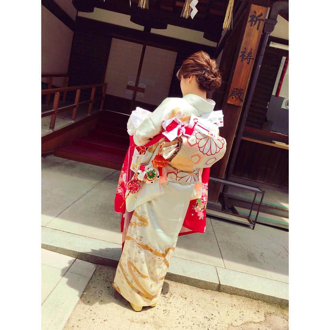 倉窪莉沙のインスタグラム：「. あっという間に大晦日😳 大掃除の休憩に今年の行事を振り返り〜💭💓 . ❁お宮参り ❁結婚式 ❁100days ❁お食い初め ❁ハロウィーン ❁ハーフバースデー ❁クリスマスマーケット ❁お礼参り . 今年は母になり毎日が初めてのことだらけ！学びの多い刺激的な1年となりました😌皆様今年も大変お世話になりなりました。来年もよろしくお願いいたします。良いお年をお迎えください✨ . #4月生まれ #ママライフ #ママ時々アナウンサー #アナウンサー #赤ちゃんのいる生活 #赤ちゃんとの暮らし #新米ママ #新生児 #ベビー #baby #女の子 #girl #女の子ママ #ママライフカメラ #お宮参り #結婚式 #wedding #100days #お食い初め #ハロウィーン #helloween #halfbirthday #クリスマス #christmas #クリスマスマーケット #christmasmarket  #お礼参り #中山寺」