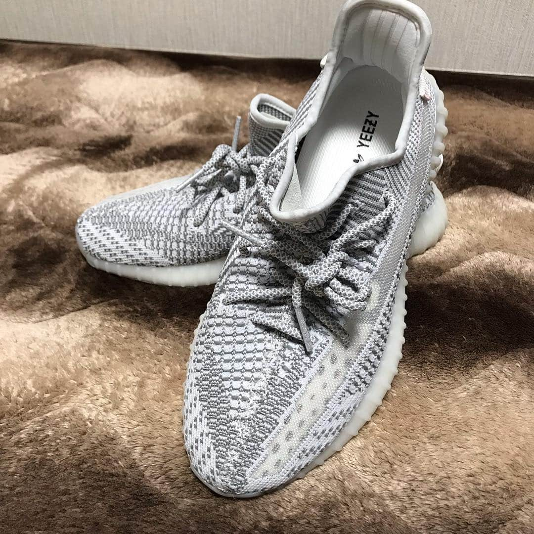 荒木貴裕さんのインスタグラム写真 - (荒木貴裕Instagram)「そういえば 普通に買えた、、、 #yeezyboost350v2  #イージーブースト」12月31日 13時27分 - a.lucky.t