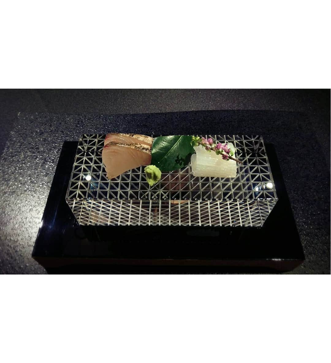 百合華さんのインスタグラム写真 - (百合華Instagram)「『京都幽玄JUGEN』の懐石料理のフルコース❤  贅沢な食材達と芸術的な盛り付けのマリアージュ✨  ひとつひとつの器もとても美しかったので、ディナータイムに感性まで磨ける素敵なひとときでした😌💕 #京都清水  #京都幽玄JUGEN  #ディナータイム  #日本料理  #懐石料理  #フルコース  #マリアージュ  #江戸桐子」12月31日 14時26分 - yurika.lovelily