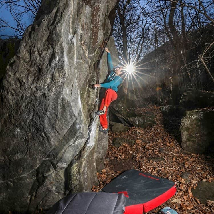 レベッカ・ストッツのインスタグラム：「Last day of the year, well spent ☀️ Let‘s see what 2019 offers 📸 @vladek_zumr  @baechlibergsport @scarpa_de @blackdiamond」