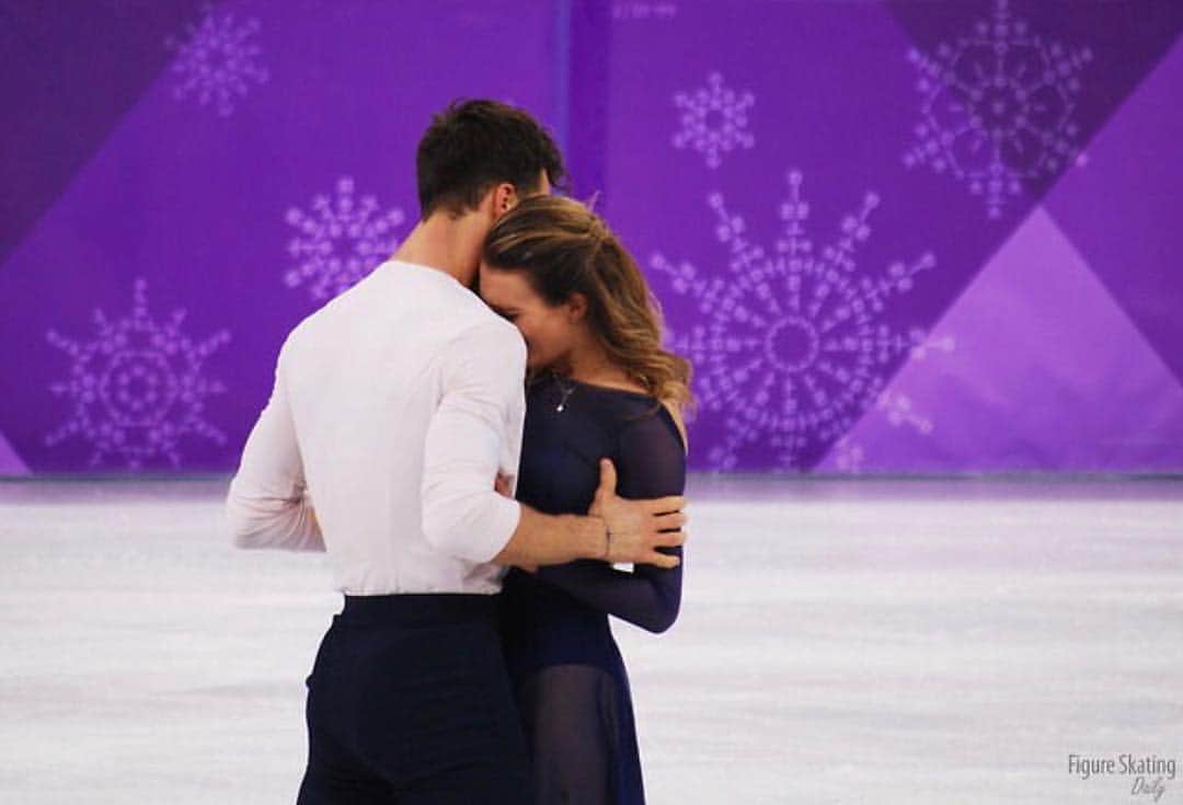 ガブリエラ・パパダキスのインスタグラム：「Merci 2018 💜✨」