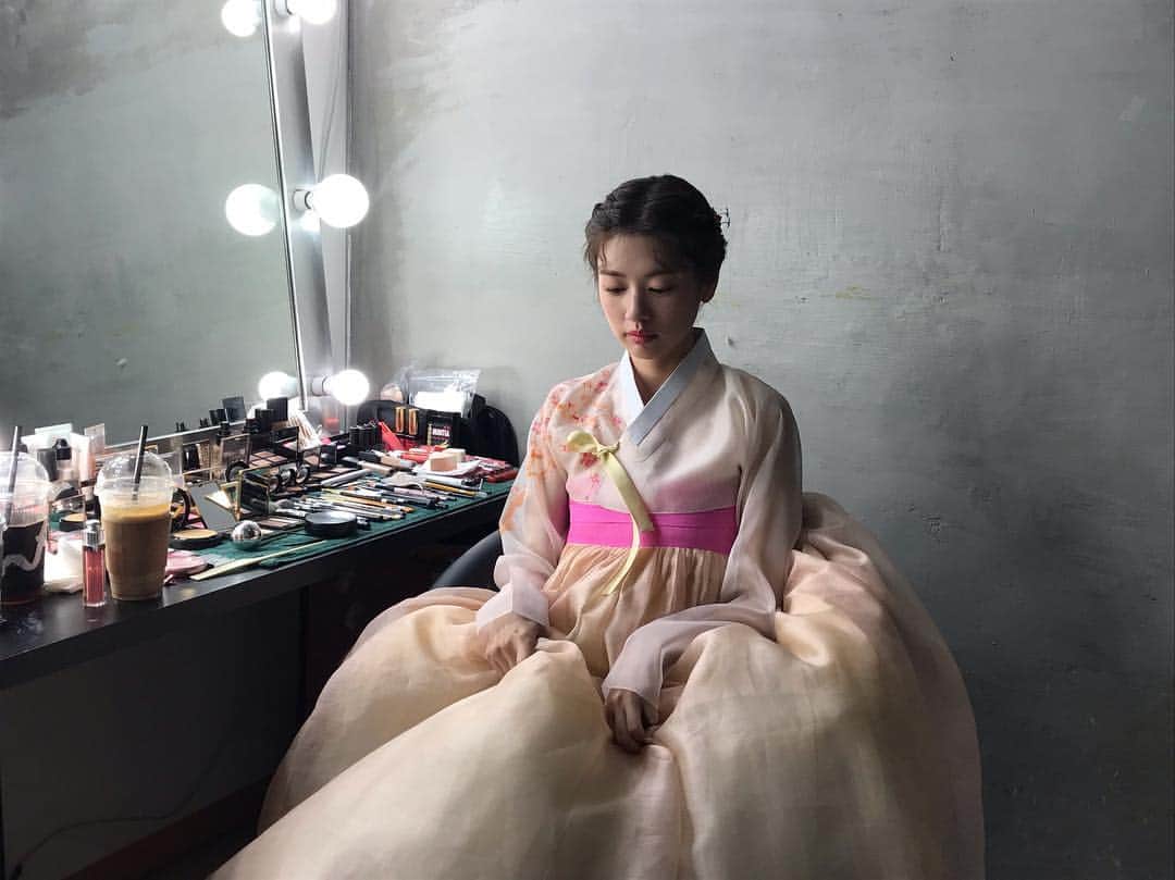 チョン・ソミンのインスタグラム：「2019년 사랑 가득한 한 해 되세요🎀 Happy new year♥️」