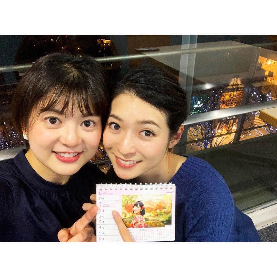 テレビ朝日アナウンサー公式さんのインスタグラム写真 - (テレビ朝日アナウンサー公式Instagram)「. 明けましておめでとうございます！ 今日からいよいよカレンダーが使えます👏 そんな、2019年のご挨拶を新人の2人から！ * こんなに早く1月1日を迎えるなんて、、、 というのが正直な気持ちです。 入社して9ヶ月間、目の前のことに必死になっていたらあっという間に過ぎて行きました。 今年も目の前の仕事に全力で、常にチャレンジ精神を持って、去年よりも硬くならずに、、、 皆様の生活に役に立つような情報をお伝えできるよう、突き進みます。 （住田） . あっという間の年の瀬です...！ 2018年は「慣れる」ということをテーマに一年を過ごしました。 入社一年目で新しいことばかりだったので まずは慣れることからスタートしました。 今年は後輩も入社するのでしっかりと教えられる先輩になっていたいなと思います。 みなさまにとって亥(い)い年になりますように！ 今年もどうぞ宜しくお願いします。 （並木） * #アナカレ2019 #アナウンサー #テレビ朝日 #テレビ朝日アナウンサー #住田紗里 #並木万里菜 #あけましておめでとうございます #2019年もよろしくお願いします #めざせ10000フォロワー」1月1日 2時48分 - tvasahi_announcers