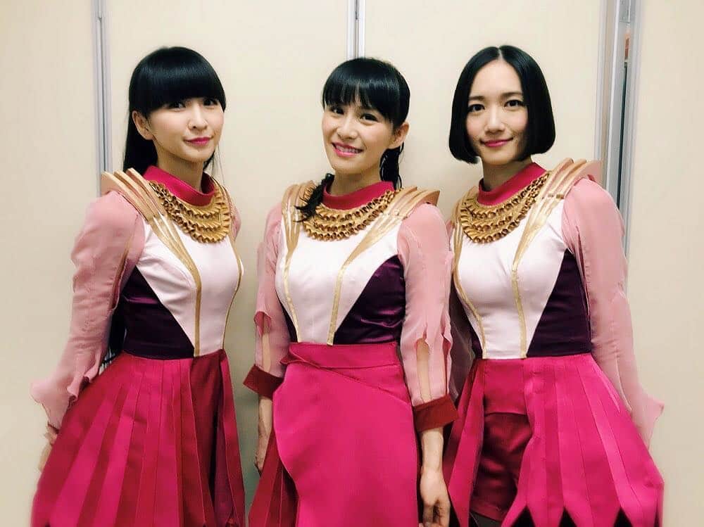 Perfumeさんのインスタグラム写真 - (PerfumeInstagram)「Thank you for watching us on Kohaku!  Hope you enjoyed our special performance with the real-time visual productions from our live show venue. Thank you once again to everyone for making this happen! #prfm」1月1日 3時24分 - prfm_official