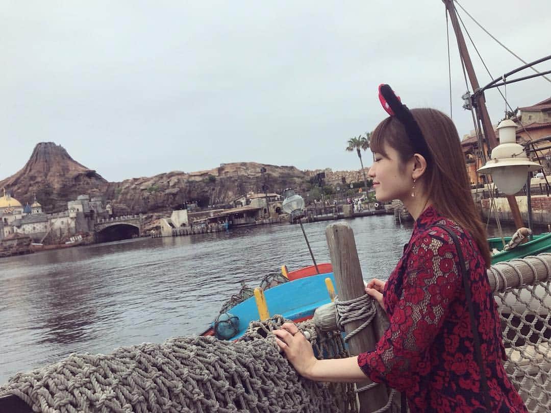 村瀬葵のインスタグラム：「・ 2018年もあと数時間‥ 今年は環境ががらっと変わった一年でした😌 本当に沢山の方に支えられて ここまで来れた気がします。  喜怒哀楽の全てを人生で一番感じた 日々だったし、振り返れば忘れられない 1年になりました💭 来年は今年よりももっと濃い年にして 素敵な日々を送れるように頑張ります🎁 ・ すべての皆さんに感謝です。 皆さま良い年越しをお迎えください💗 良いお年を。。 ・ #ありがとう #2018 #良いお年を #また来年 #2019 #年越し」