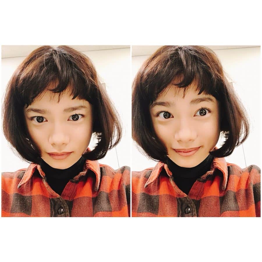 杉咲花さんのインスタグラム写真 - (杉咲花Instagram)「大晦日ですね。 役作りのためにばっさりと髪を切ることからはじまった2018年はすごいスピードで流れてゆき、あっという間にもうこんな時期。！ それぞれの現場の時の写真を振り返ってみたけれど、改めて今年は ほんとに色んな経験をさせてもらったなぁ。 パワフルで前向きな 新しい気持ちと、大事な仲間に出会わせてもらった「花のち晴れ」(１枚目の写真は衣装合わせのとき。顔が緊張してる 笑)。みんなのエネルギーに日々圧倒されながら、刺激的な時間を過ごさせてもらった「十二人の死にたい子どもたち」。苦しくて苦しくてたまらなかったけど確かな光が見えた「楽園」の現場。そして来年にかけてまだまだ撮影真っ最中の「ハケン占い師アタル」「いだてん」の現場。めまぐるしい毎日だったけど、嬉しい気持ちも悔しい気持ちも悲しい気持ちも、なるべく全部こぼれ落ちないように向き合いながら、今年も進むことができたと思う。 ほんと、楽しかった。毎日毎日楽しかった！ 念願のラジオ番組も持たせてもらえて、最高だった！ あと、一年の締めくくりに、大大大好きなガキ使に出させてもらうことができたことも！！嬉しすぎました。 来年もこつこつ頑張ってまいりたいと思いますので、是非楽しみにしていてくださると嬉しいです。 今年もありがとうみなさん。 私と出会ってくれて、どうもありがとう。 良いお年を。😊」12月31日 21時06分 - hanasugisaki