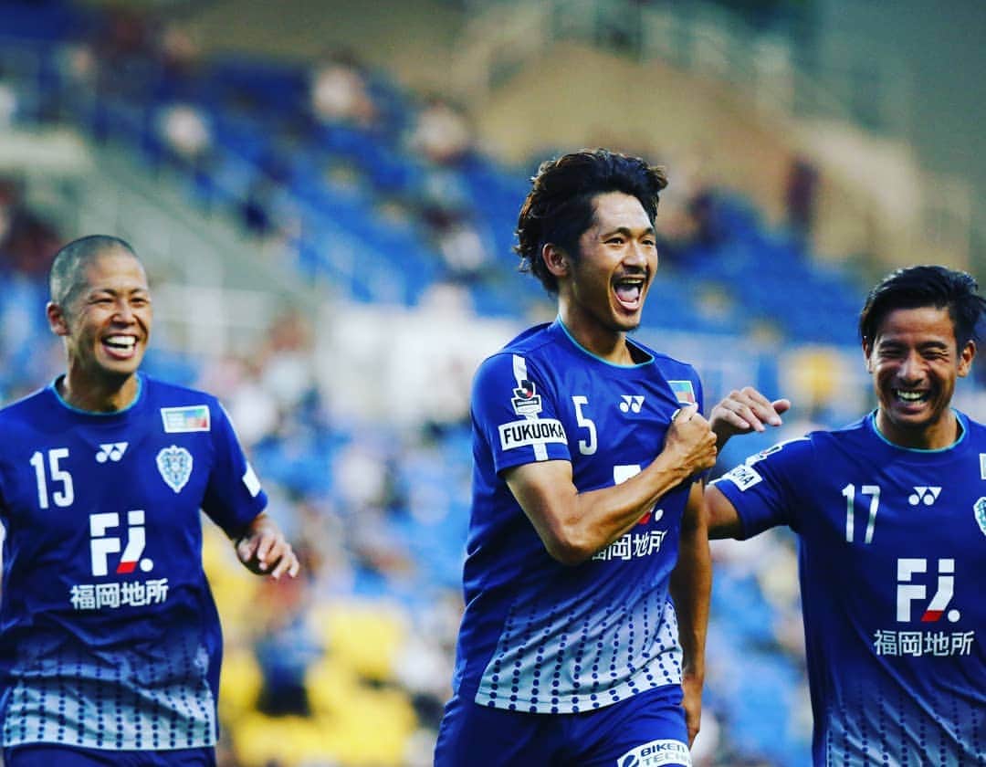 實藤友紀のインスタグラム：「2018年本当にたくさんの応援ありがとうございました！！！ 2019年こそアビスパをJ1に上げるために日々精進してやっていきたいと思います！これからも応援よろしくお願いします！  #アビスパ福岡 #アビスパ #レベスタ #福岡 #大晦日 #2019」