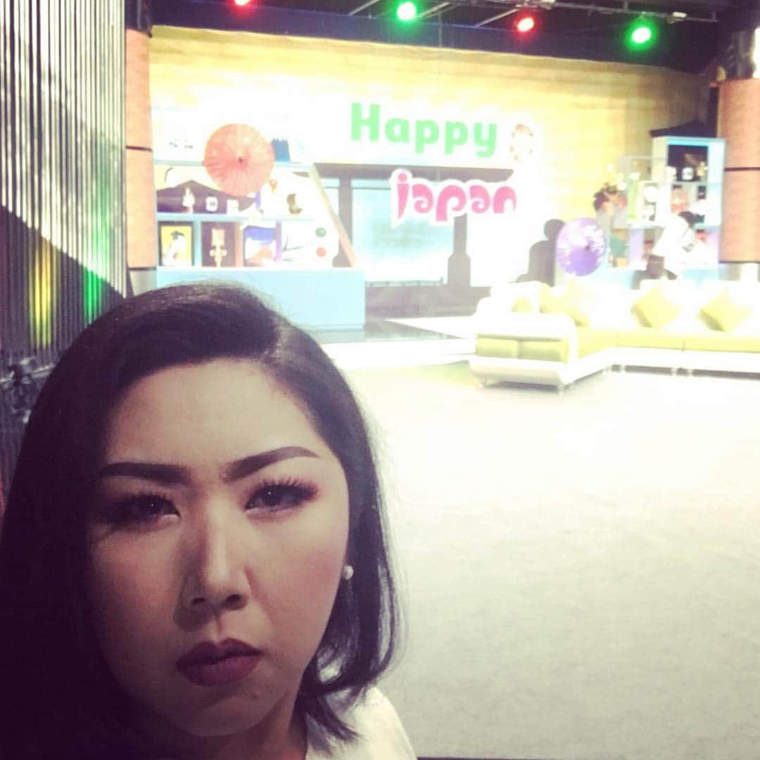 緑川まりのインスタグラム：「2018年 . ありがとうございました！！ . . ミャンマーへ住みだしてから初めての年末は、日本で可愛い人たちと過ごせました！！ . . . 来年は、年女です。 猪突猛進過ぎて軽く引いてますが、いけるとこまでいってみます！ . . 今年も大変お世話になりました！！ . . 一旦、そば食べ食べ、1人でカウントダウンします！ . 皆さま よいお年をお迎えください！！ . . #HAPPYJAPAN #ミャンマーネーム #kitty #refreco #NISSIN #ビタミンS #マイコさん #たわちゃん #木尾ちゃん #おがさん #櫻井さん #まりあちゃん #ペタ兄 #トキさん #誠子 #シュエダゴンパゴダ #シュエダゴンパヤー #とも言う #ミャンマー #myanmar #kitty ???」