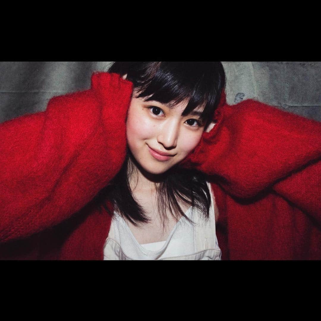 福本莉子さんのインスタグラム写真 - (福本莉子Instagram)「﻿ 2018年本当にありがとうございました。﻿ 沢山泣いて笑ってとても充実した1年でした。﻿ ﻿ 来年も皆さんに沢山嬉しい報告が出来るように日々精進します！﻿ ﻿ 2019年もよろしくお願いします☺︎﻿ 良いお年を🎍」12月31日 22時39分 - riko_fukumoto_