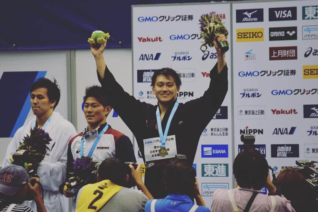 竹内智哉のインスタグラム：「2018年は色々な経験をさせてもらえた年でした！ 水泳では日本選手権で表彰台に乗ることができ日本代表に入ることもできいいことが多い年でした！！ また色々な人に出会うことができ人と更に色々な人に関わってみたいとも思えました。 来年は今年以上に充実したと思える年にしたい！  来年もよろしくお願いします！😆 #2018 #来年もよろしくお願いします」