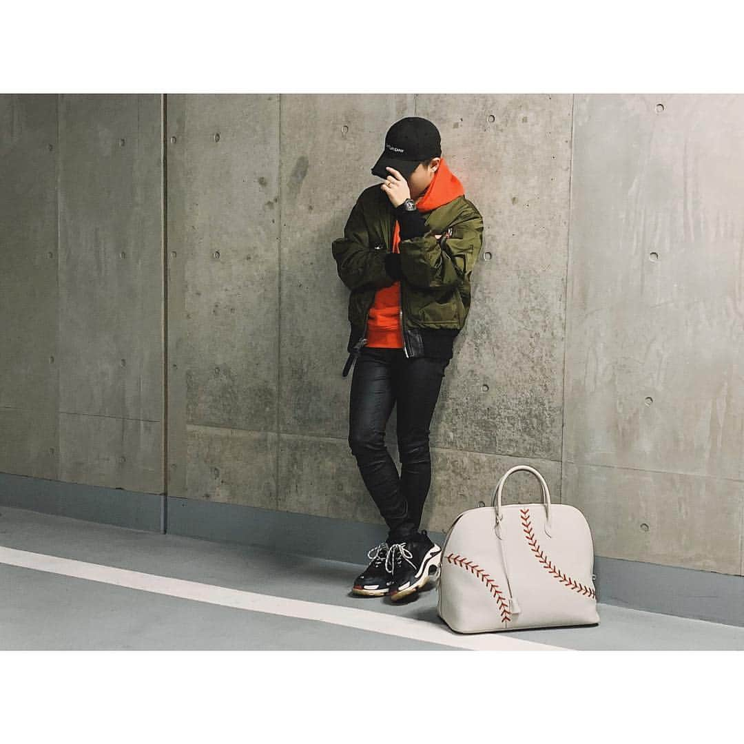 SHOUTAさんのインスタグラム写真 - (SHOUTAInstagram)「Today's #coordinate Jacket #Coach Parka #Ami  LeatherPants #CurrentElliott  Shoes #Balenciaga #TripleS  Cap #Balenciaga  Bag #Hermes #BolideBaseball  Watch #RichardMille #RM035」12月31日 22時45分 - xxshoutaxx