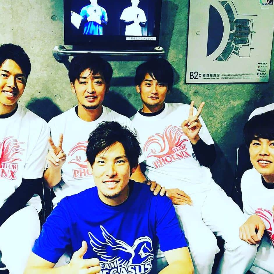 白村明弘のインスタグラム：「２０１８年も応援ありがとうございました！！僕に関わってくれた方達ありがとうございます！ 来年は今年よりも良い一年にします！みなさんにとっても良い一年になりますように(^^) 姫野の写真忘れた笑  キャプテン来年もよろしくお願いします！！ #年越し #同級生 #先輩 #後輩 #ありがとう」