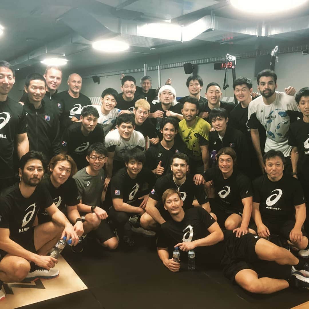 のインスタグラム：「2018年トレーニング終了💪 皆様一年間ありがとうございました🙇 年末間は一切ないけど、ハンドボールに染まった１年だったけど、とっても充実してました‼️ 来年も自分らしく、熱く進んでいきます。  #さようなら2018 #handball  #彗星japan」