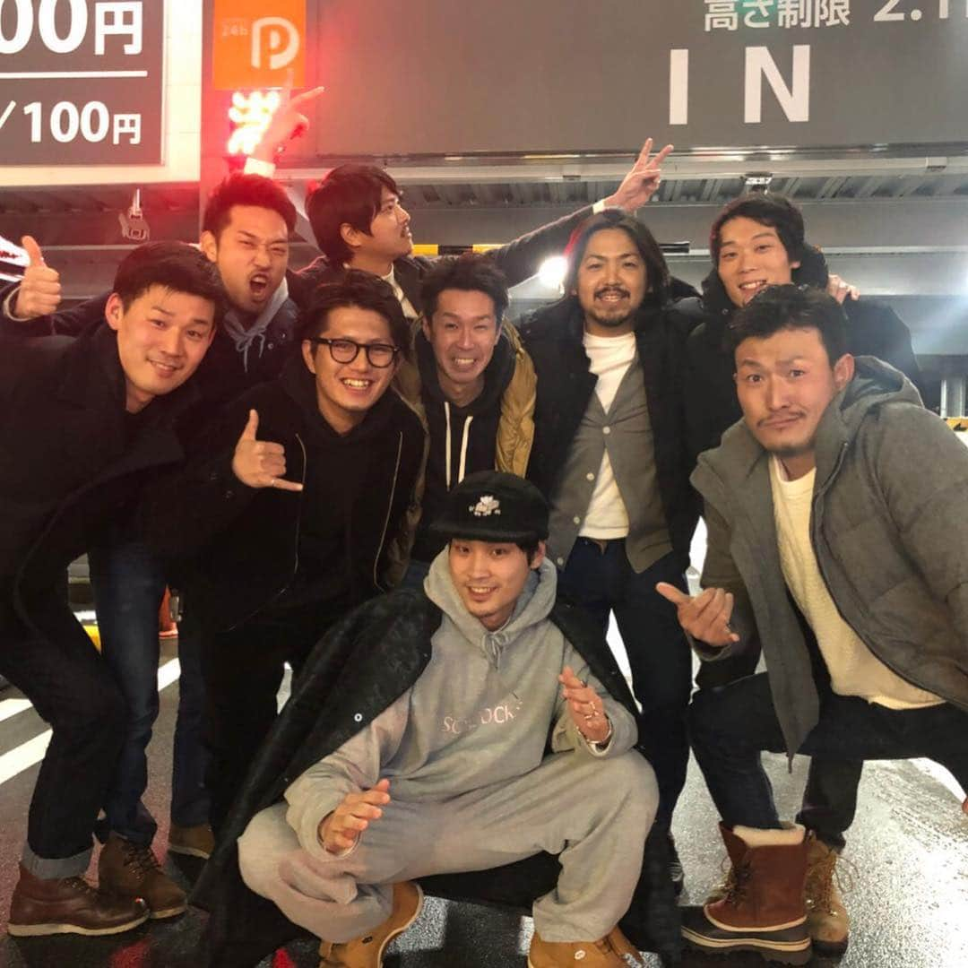 保田賢也さんのインスタグラム写真 - (保田賢也Instagram)「. 2018年は沢山の出会いがあり 幸せな一年でした. 同級生の大切な親友も沢山できました.  みんないつもありがとう.  仕事も新しい事ばかりにチャレンジさせてもらいました. 失敗ばかりだったけど学ぶ事が多く成長できたと、また一つ一つ確実に進んでいってると思いました.  これからも がむしゃらに自分らしく やりたいことをやる‼️ . 2018年ありがとう 2019年よろしくね  いつもInstagramを見て下さってる皆さんにも感謝してます. コメントやいいねもありがとう. 来年もよろしくお願いします.  では良いお年をお迎えください.  保田賢也」12月31日 23時22分 - kenya_yasuda_