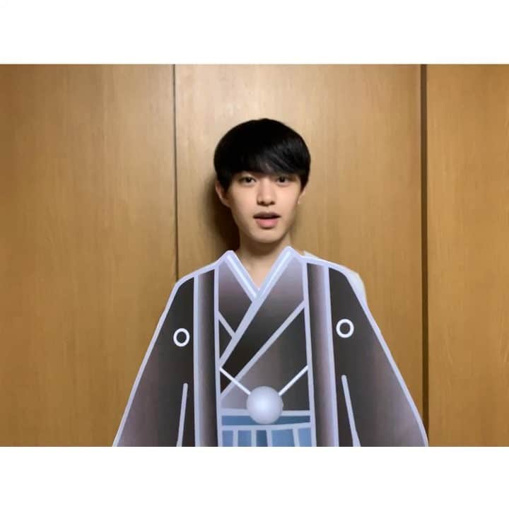 上村海成のインスタグラム：「明けましておめでとうございます。 今年も宜しくお願いします！ いつかは袴を着たいです👘」