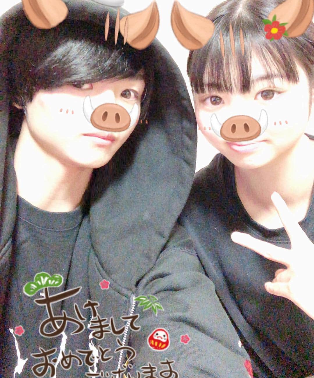 のインスタグラム：「あけおめことよろ(。_。)！！！！ 昨日撮った写真です。妹と母は家出しました。いま探しています #2019」