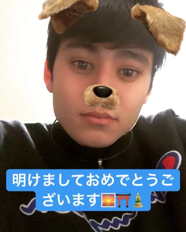 高野海琉のインスタグラム：「明けましておめでとうございます🌅⛩🎍 今年のモットーは、「猪突猛進🐗」 何があっても前だけを見て突き進んでいくぞおおお〜！！ よろしく😘  #映画あるよ #ことよろ #ヴァンプ #ヴァンパイア #バイバイ、ヴァンプ」