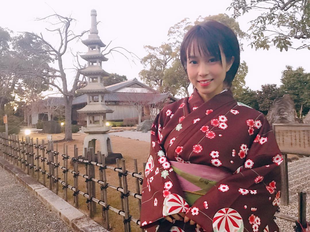 犬童美乃梨さんのインスタグラム写真 - (犬童美乃梨Instagram)「あけまして おめでとうございます🎍 今年もまっすぐ突き進みます。 今年もよろしくお願いします☺️ . . #新年 #2019年 #あけましておめでとうございます  #お正月 #着物 #日本 #japanesegirl  #happynewyear」1月1日 1時24分 - minudo