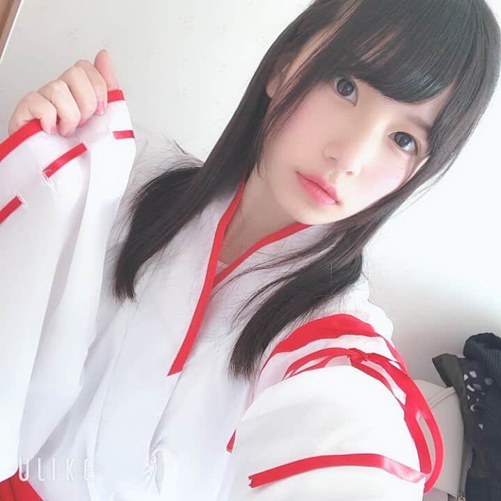 村上りいなさんのインスタグラム写真 - (村上りいなInstagram)「#shrinemaiden #cosplay #happynewyear #2019 🌟🌟🌟」1月1日 12時38分 - riina_murakami