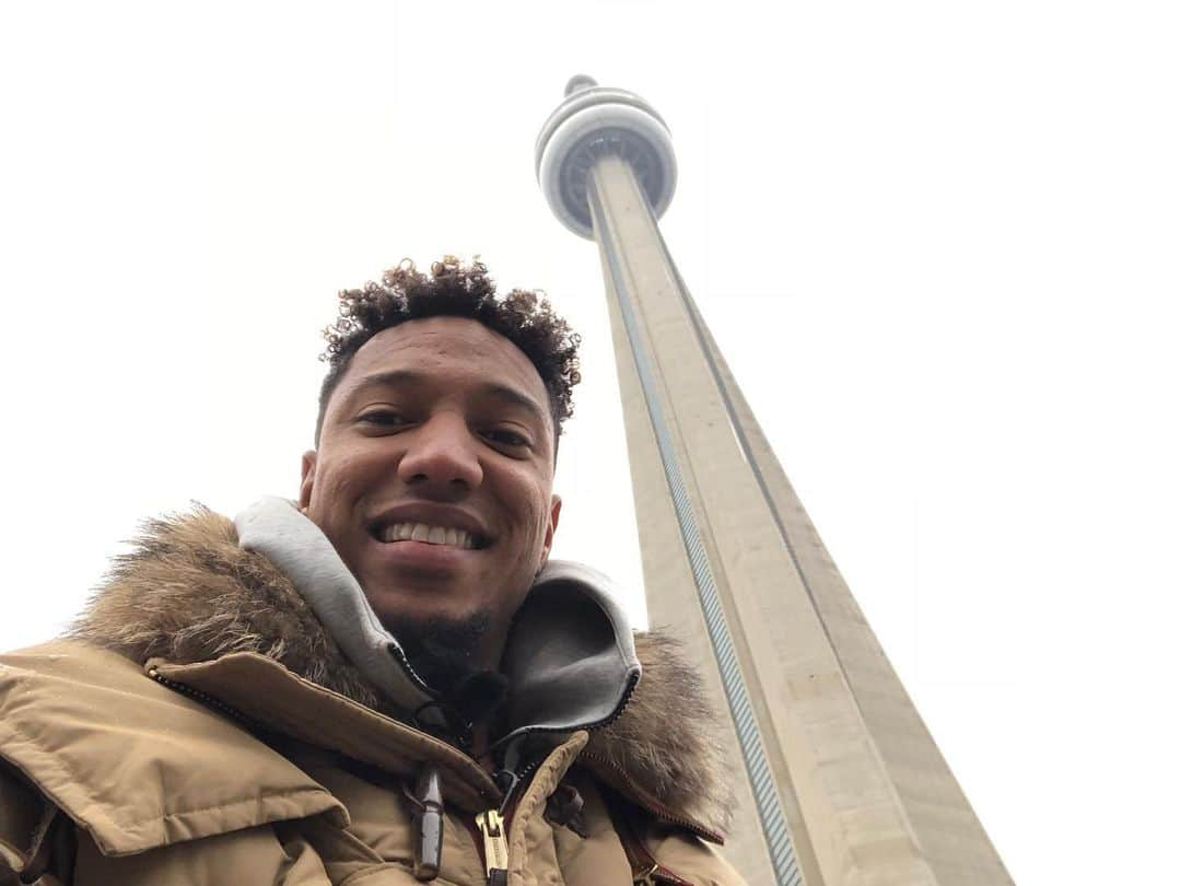 ジョナサン・デ・グズマンのインスタグラム：「This view will never get old #cntower」