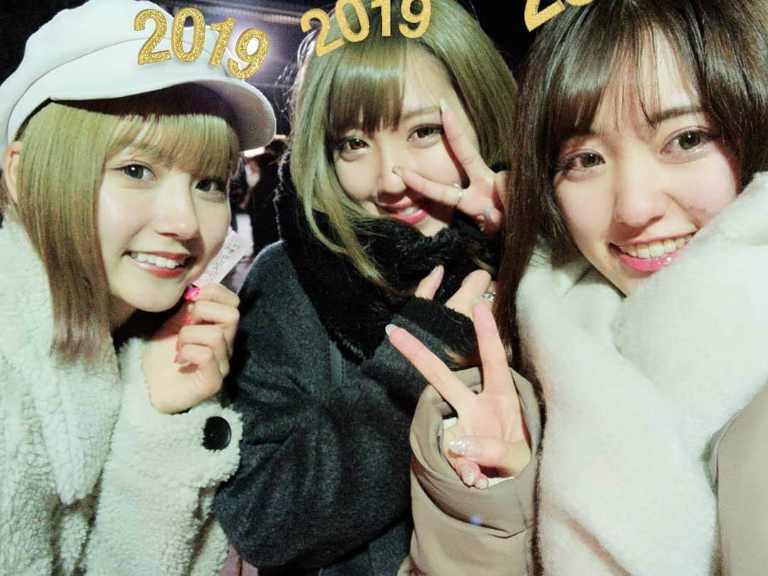 大塚愛里（あいにょん）さんのインスタグラム写真 - (大塚愛里（あいにょん）Instagram)「2019年すたーーーーっっっと💕 みなさま 今年もよろしくお願いします😭 おみくじは大吉だったので お財布にしまいます❤️❤️❤️ おやすみなさい。」1月1日 6時11分 - _19970502