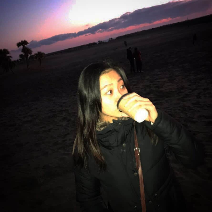 工藤綾乃のインスタグラム：「明けましておめでとうございます🎉 今年は去年より加速してきます工藤綾乃。どうぞよろしくお願いします。 初日の出を見に小中学校同じだった大好きな友達と行ってきました！！沢山パワーもらっております。#0101#2019 #初日の出」
