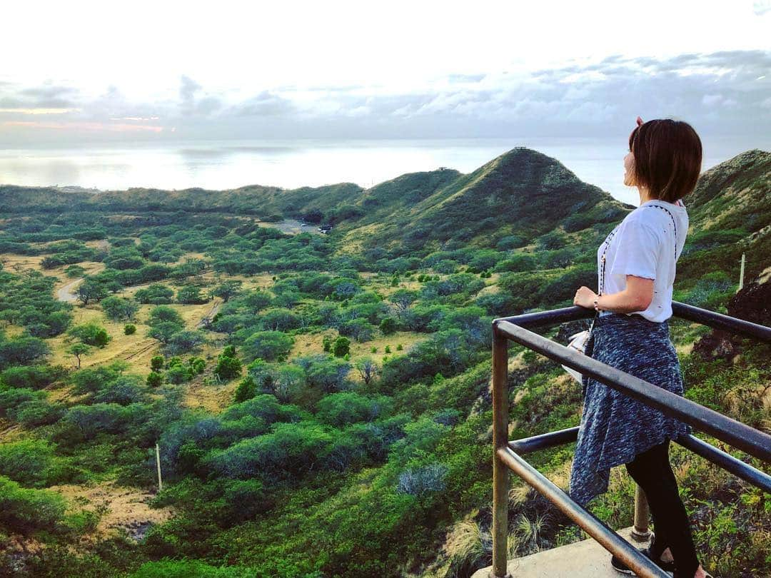 秋丸美帆さんのインスタグラム写真 - (秋丸美帆Instagram)「あけましておめでとうございます⛰☀️本年もよろしくお願いします( ^ω^ ) . #hawaii #diamondhead #mountain #happynewyear #hiking #ハワイ #ダイヤモンドヘッド #絶景 #登山 #山 #新年 #謹賀新年 #あけましておめでとうございます #2019」1月1日 9時15分 - mippy34