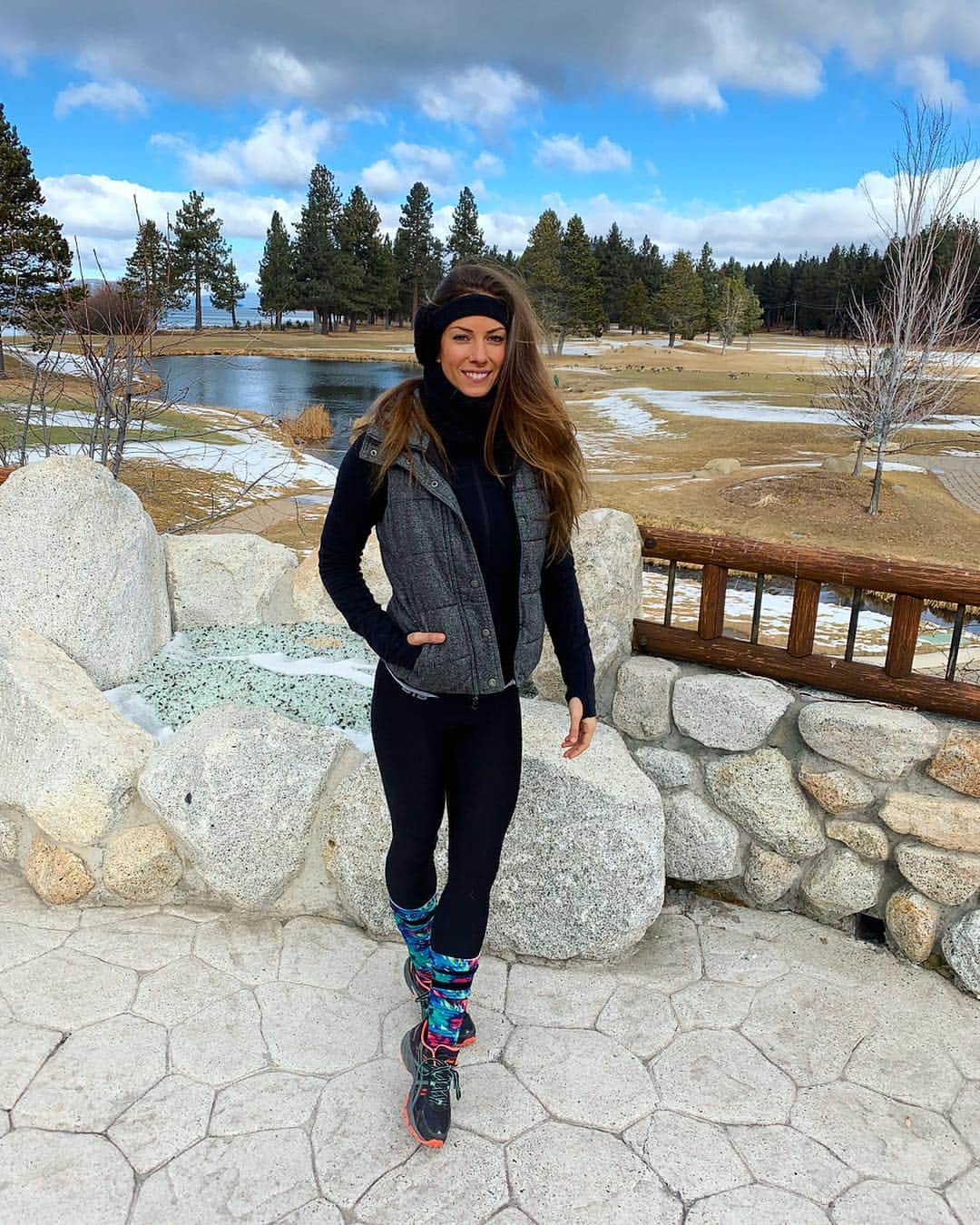 Janna Breslinさんのインスタグラム写真 - (Janna BreslinInstagram)「NYE hiking in 20 Fahrenheit ❄️😳 but so worth it! Couldn’t help but share the beauty here. Where is the most beautiful place you’ve been?? 🗻 Lake Tahoe is close to the top for me! - Also Happy New Year everyone! 🥳 Wanted to say thank you for your support and love always 🤗 I wish you all a healthy and happy new year! ——————— #tahoe #laketahoe #travel #travelblogger #instatravel #seetheworld #photography #travelgram #snow #happynewyear2019」1月1日 9時35分 - jannabreslin