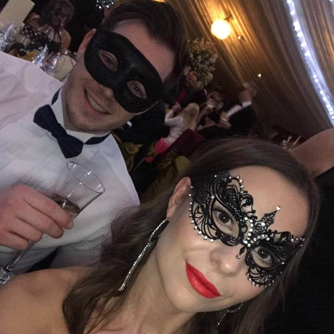 バスさんのインスタグラム写真 - (バスInstagram)「Celebrating NYE at a Masquerade ball tonight with my family tonight 😀 🎭  I wish everyone a happy and healthy 2019.  Best wishes for the coming year guys and girls X  #NYE #masquerade #coombeabbey #2019」1月1日 9時40分 - basheemskerk_89