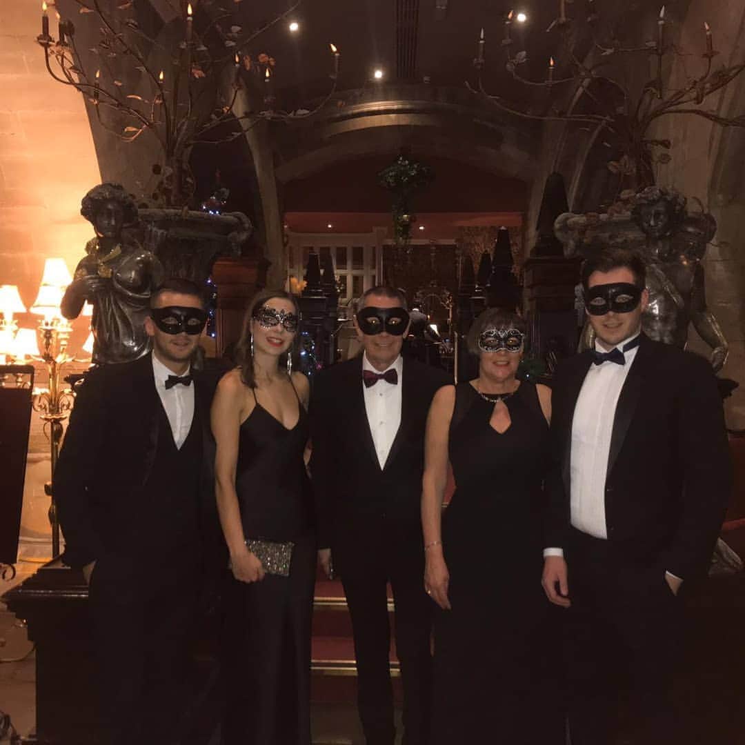 バスのインスタグラム：「Celebrating NYE at a Masquerade ball tonight with my family tonight 😀 🎭  I wish everyone a happy and healthy 2019.  Best wishes for the coming year guys and girls X  #NYE #masquerade #coombeabbey #2019」