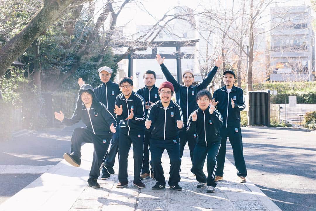のインスタグラム：「🎍🎍🎍﻿ あけましておめでとうございます。﻿ 2019年は、思い出野郎Aチームの結成10周年イヤー！﻿ 毎月開催のイベント「ウルトラソウルピクニック」﻿や、全国各地でのライブ出演、音源制作、今日からスタートのインスタなど、今年も思い出野郎Aチームをよろしくお願いいたします！﻿ ﻿ 2019.1.1﻿ 思い出野郎Aチーム﻿ ﻿ 高橋 一﻿ 宮本 直明﻿ 増田 薫﻿ 岡島 良樹﻿ 斎藤 録音﻿ 長岡 智顕﻿ 松下 源﻿ 山入端 祥太  #思い出野郎aチーム #カクバリズム」
