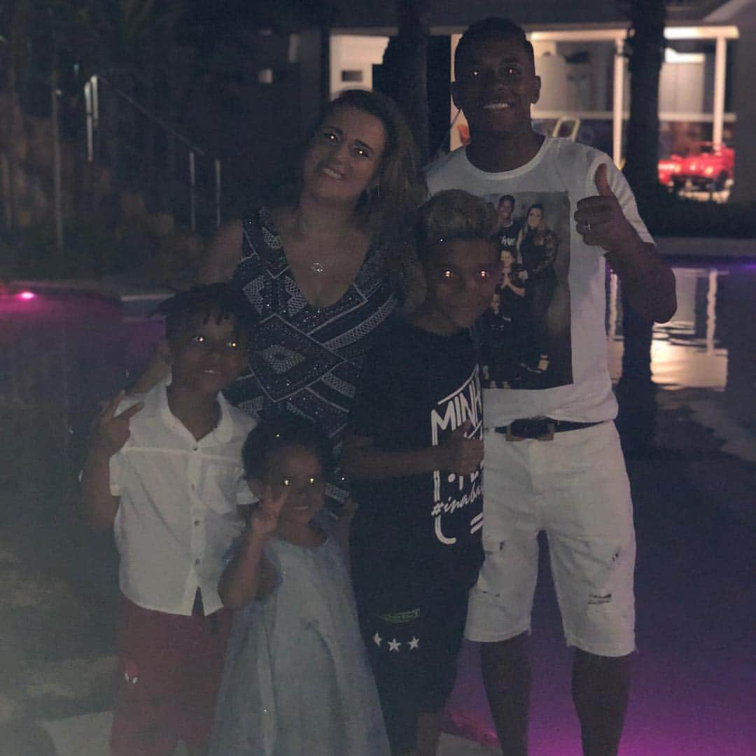 のインスタグラム：「Sobre 2019 ... Não sei o que me espera, mas estou em paz , pois sei que Deus tem o melhor para mim.  #felizanonovo #paz#Deus」