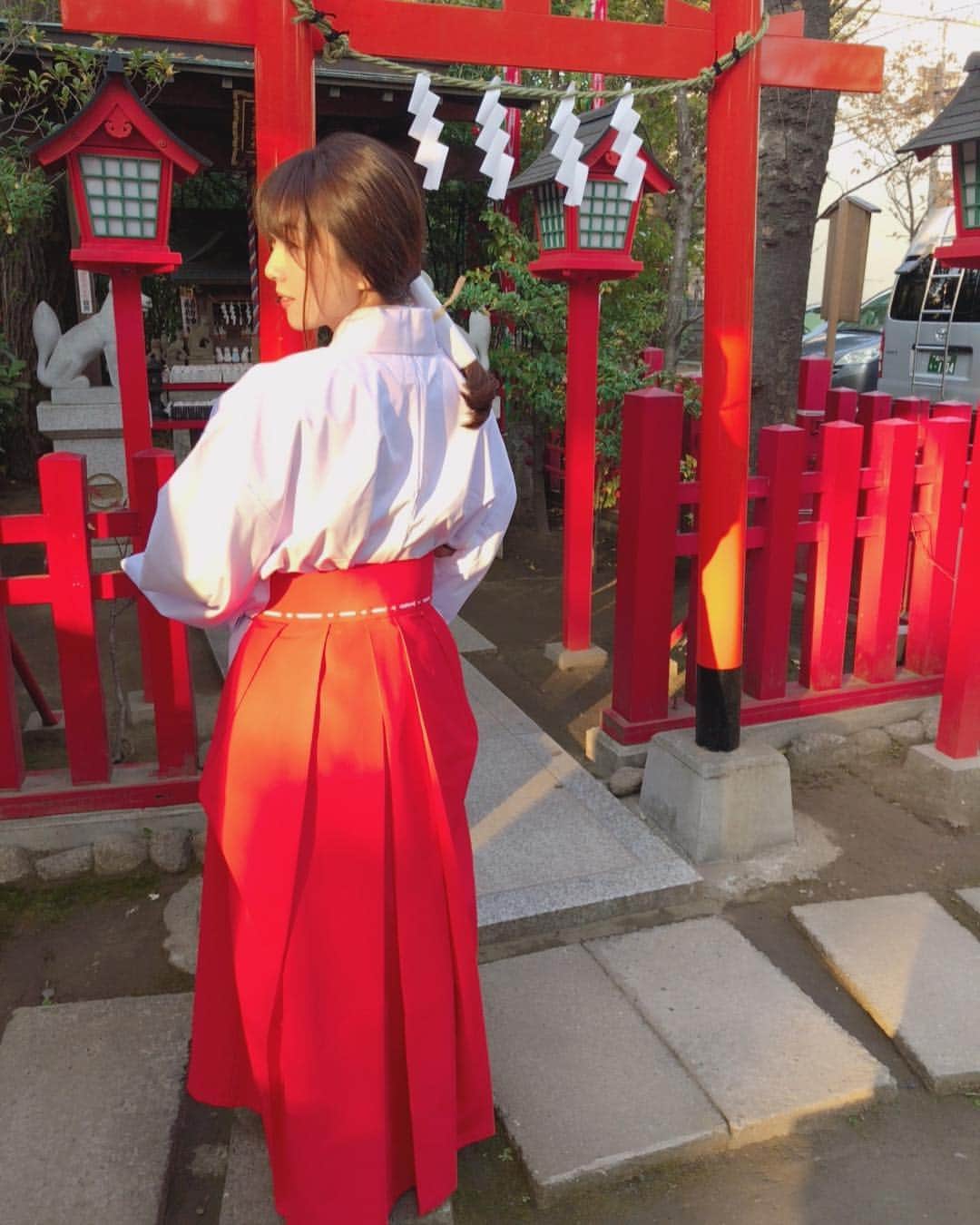 園都さんのインスタグラム写真 - (園都Instagram)「いつかの撮影で着たリアル巫女さんの衣装🎍 皆さんはどんなお正月をお過ごしですか？☺︎ 私は田舎でまったりしています😘 家族と美味しいご飯を食べたり久々に会う友達とお話したり、何気ないことが特別に感じる。 大人になって田舎があるっていいなぁと 思えるようになったよ♥︎︎ エネルギーチャージして また東京で頑張るゾー💪💕 #2019 #巫女 #japan #happynewyear」1月1日 21時02分 - miyakosono_official