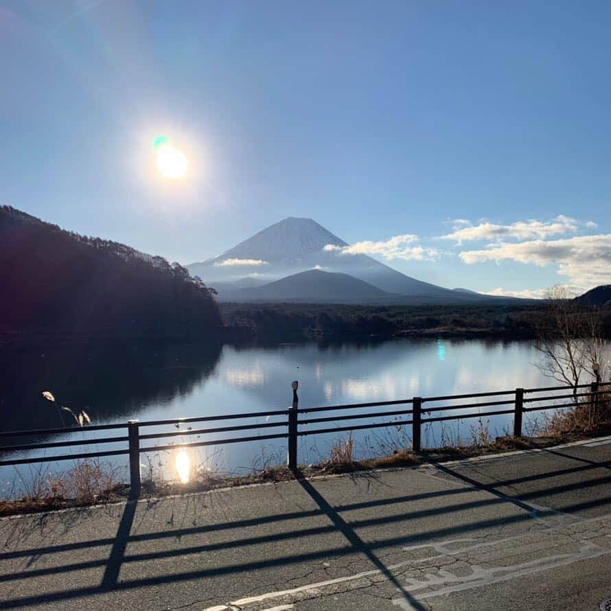 ハーフナー・マイクのインスタグラム：「明けましておめでとうございます🌅 今年もよろしくお願いします😊 happy new year🗻」