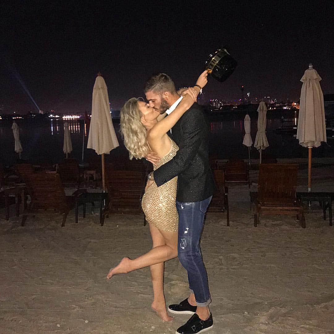 ダビデ・サントンのインスタグラム：「Buon anno a tutti e che sia un 2019 pieno di soddisfazioni🥳🎉」