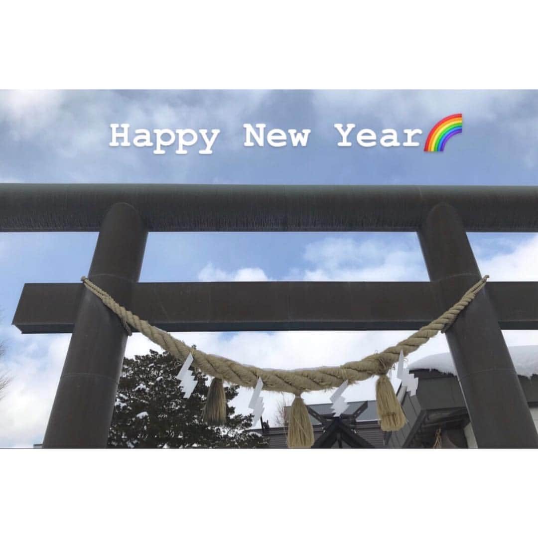 小山綾菜のインスタグラム：「.﻿ .﻿ .﻿ ﻿ あけましておめでとうございます🗣❤︎﻿ 今年も私らしく笑顔溢れる﻿ 最高な1年にします🤤🌈﻿ ﻿ みなさんにとっても﻿ べりーべりーHAPPYな﻿ 2019年になりますように☺︎﻿ ﻿ #2019年もよろしくお願いします🥴❤️﻿ .﻿ .﻿ ...★」