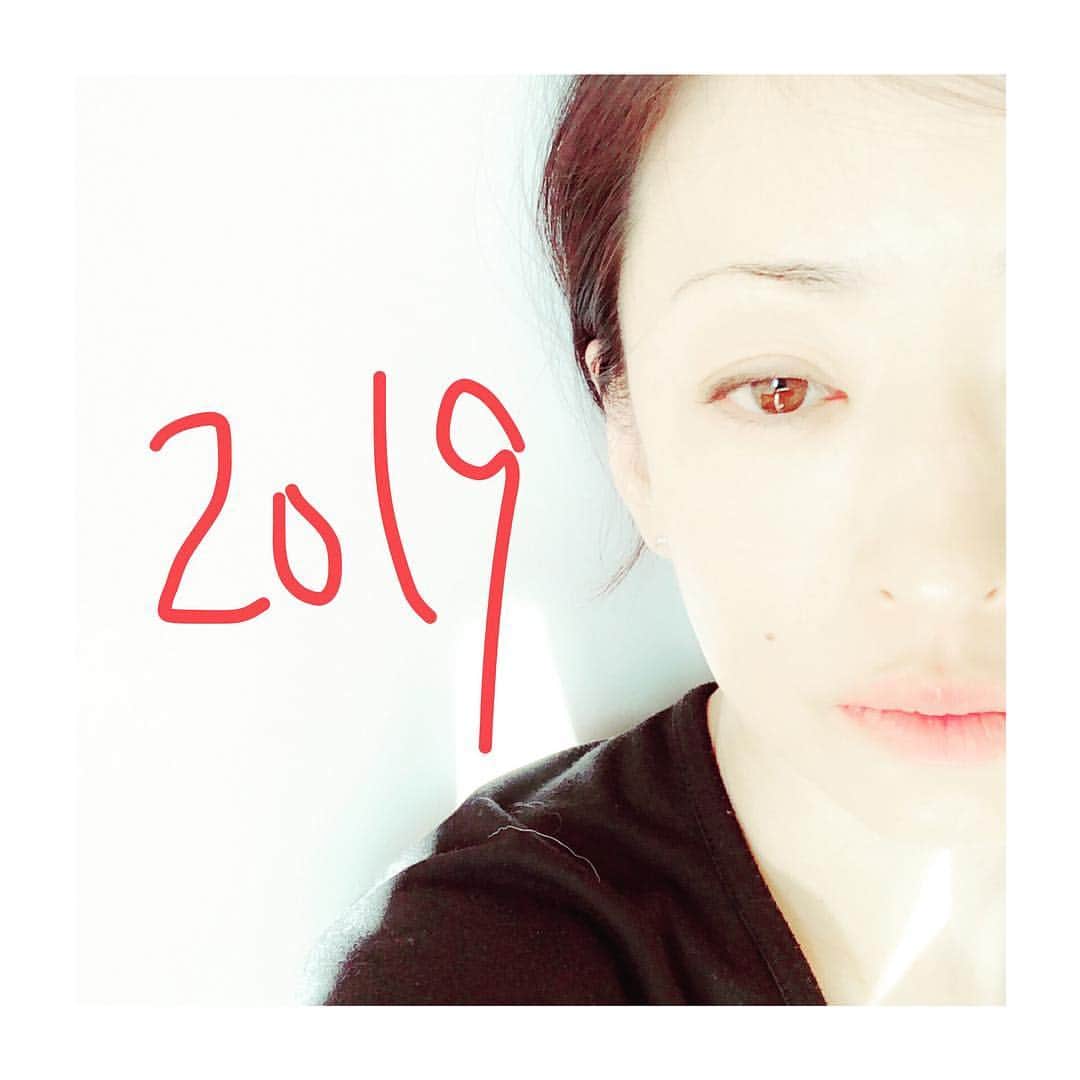 松雪泰子さんのインスタグラム写真 - (松雪泰子Instagram)「今年もよろしくお願いします #穏やかな時間」1月1日 14時14分 - yasukomatsuyuki_official