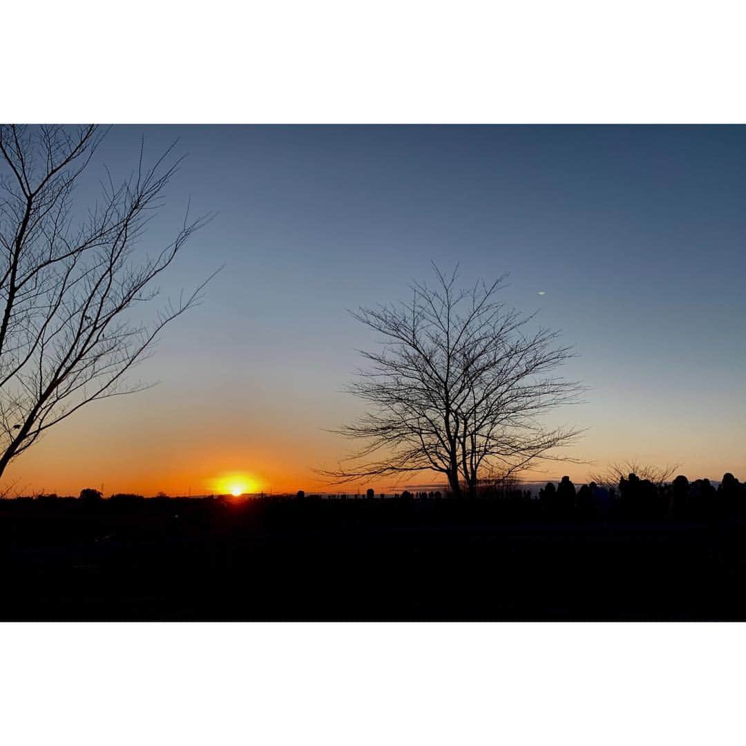 山田杏奈さんのインスタグラム写真 - (山田杏奈Instagram)「明けましておめでとうございます。 2019年、初日の出。 今年も宜しくお願いします！」1月1日 14時08分 - anna_yamada_