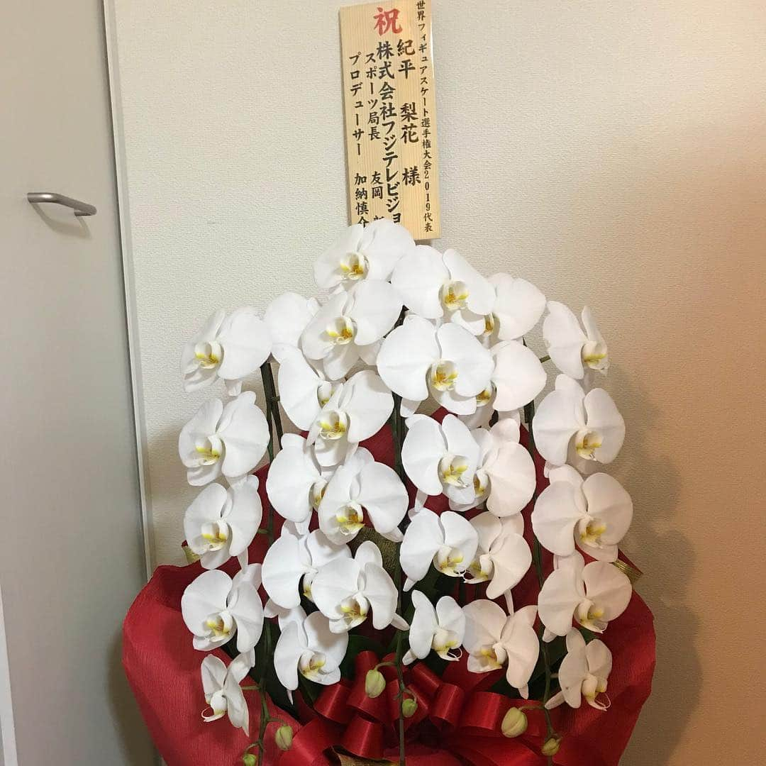 紀平梨花さんのインスタグラム写真 - (紀平梨花Instagram)「お花が届いていました！ ありがとうございます😊 #全日本選手権2018」1月1日 14時21分 - rikaskate0721