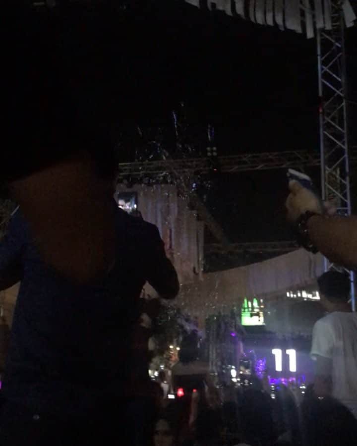 小澤竜己のインスタグラム：「Happy New Year 2019 新年明けましておめでとうございます‼︎ 昨年は意気込んで臨んだフィリピンでチームの社長の問題で開幕前から給料の未払いが始まり、やり場のない怒りを持ちながらプレーしてると怪我をし、日本で手術、そして仕事をして何とももどかしい1年を過ごしてしまいました。。。 まだお金の面など解決していない問題も残されていてモヤモヤした感情もありますが、今年は今まで以上に笑顔になれる日を増やしたいと感じています。 そのために今年も自分らしくポジティブに前進していきます！  今は暖かいタイのバンコクで自主トレをしながら次への戦いに備えています。 皆さんどうか今年もよろしくお願いします‼︎」