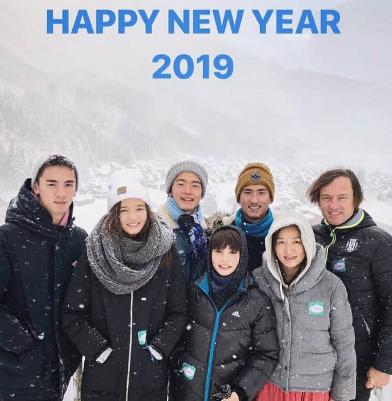 ファンティーニ燦のインスタグラム：「皆さん、 明けましておめでとうございます㊗️ 今年の色んな目標のため頑張るので 応援よろしくお願いします🙏 Buon anno a tutti 🎉🎊 Happy new year 🌅 #newyear#family#trip#japan#snow#beautiful#2019#always#for#my#dream」