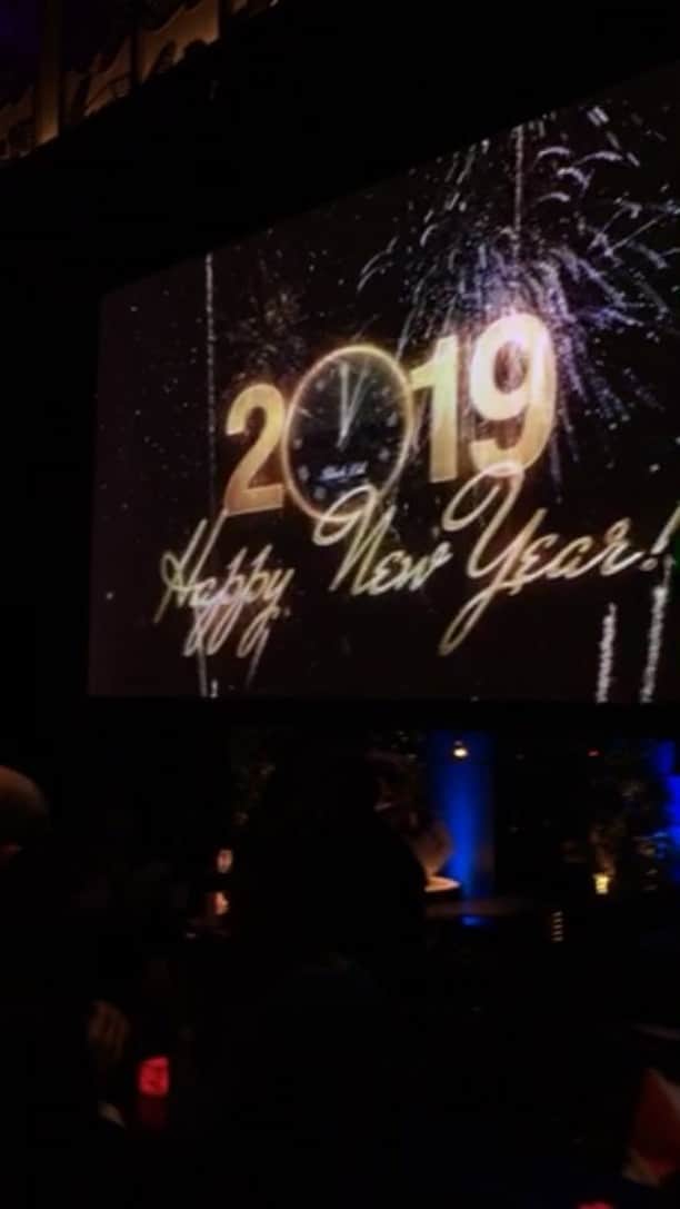 Table 9 TOKYO のインスタグラム：「12月13日で1周年を迎えた﻿ TABLE 9 TOKYOで初となる﻿ カウントダウンパーティー！﻿ ﻿ ﻿ Celebrate New Year’s Eve at TABLE 9 TOKYO with amazing night view, music and champagne!﻿ ﻿ #table9tokyo #t9 #カウントダウン﻿ —————————————————﻿ #tokyo #japan #品川プリンスホテル #接待# グルメ #品川 #shinagawa #ホテル #グルメ女子 #food #life #旅行 #travel #ウェディング #1.5次会 #食事会 #顔合せ #バー #bar #シャンパン #パーティー」