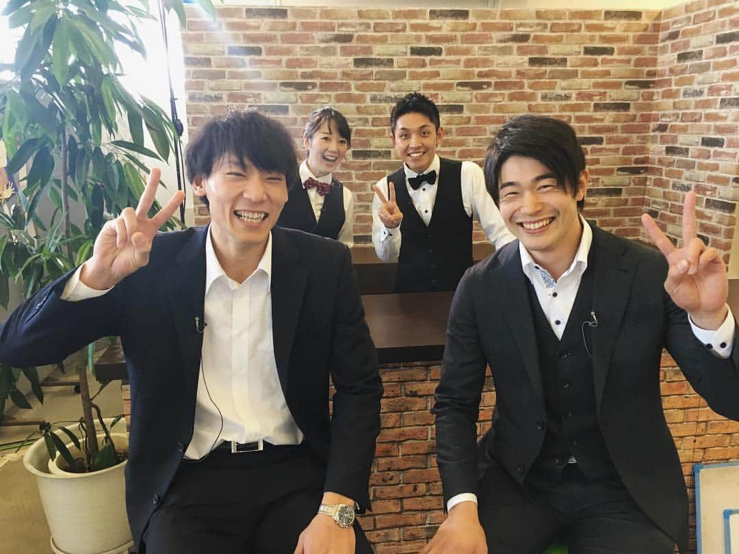 藤村晃輝さんのインスタグラム写真 - (藤村晃輝Instagram)「あけましておめでとうございます。今年の元日は新春特番のアタック大分生放送でした。大分のアスリート大集合！！スポーツ三昧。平成最後の元日に素敵な時間を過ごすことができました！ 選手の皆さんにとっても、ファンの皆さんにとっても笑顔が多い1年となりますように… いや〜アスリートの皆さんからものすごく刺激をもらいました。猪突猛進頑張ります🐗皆様、2019年もよろしくお願いいたします🙇🙇 #福岡ソフトバンクホークス #今宮健太 #甲斐拓也 #大分トリニータ #姫野宥弥 #バザジィ大分 #仁部屋和弘 #白方秀和 #大分三好ヴァイセアドラー #高山伸悟 #島崎征士郎」1月1日 18時58分 - fujimura_koki_tos