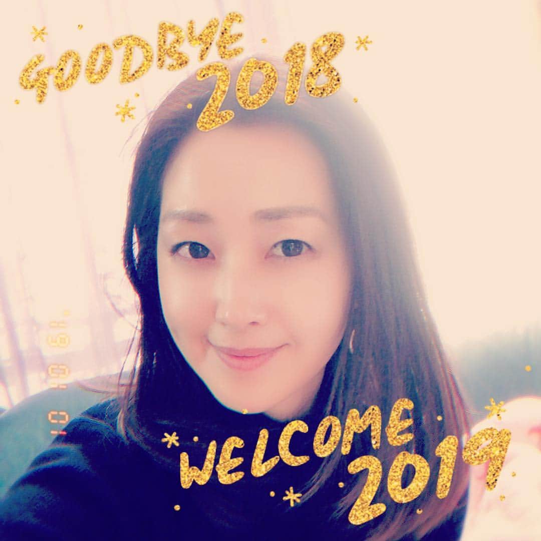 笛木優子のインスタグラム：「あけましておめでとう⛩ございます。  2019年は加工アプリをバリバリ使っていこうと思います‼️w  どうぞよろしくお願いします🥰  みなさんにとって幸多き一年となりますように。。。🤩」