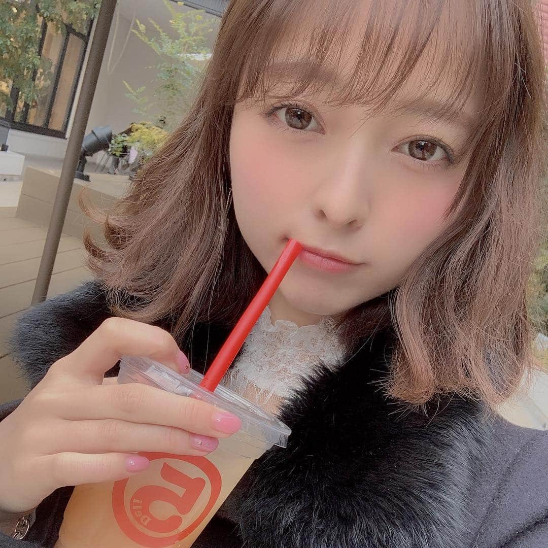 のインスタグラム：「・ 🎍あけましておめでとうございます🎍﻿ ﻿ 2019年！！﻿ ストーリーで人気だったので初投稿の画像に😇﻿ ﻿ ﻿ 岡山でのーんびりお正月過ごしてるんだけど食べて寝て食べて寝てを繰り返してるからテストの勉強も全然できてないけど、、楽しいよ〜😂💗﻿ ﻿ ﻿  明日は大阪に行ったりするり、、早く東京に帰らないとぐうたらしすぎて普通の生活に戻れなくなっちゃう笑🤤﻿ ﻿ #寝正月 #今年もよろしくお願いします」