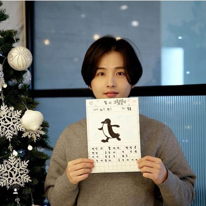 キム・へソンのインスタグラム：「happy new year 🙋‍ 어느덧 또 한 해가 마무리되는군요!」