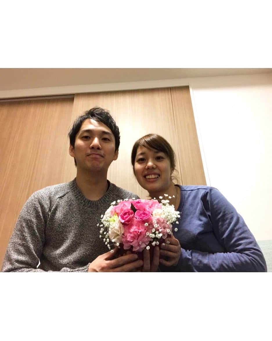 山口未来のインスタグラム：「. あけましておめでとうございます🎍🌅😊🌟 2018年は結婚して、 仕事も変えてバタバタした1年でしたが いい出会いにも恵まれ、 たくさんの人にお世話になりありがとうございました🙇‍♀️💓 .  2019年は年女🐗🐗 美味しいワイン飲んで、 けーちゃんを大切にして、 パワフルな1年にしたいと思います！(笑) みなさま今年もどうぞよろしくお願いします🥂🤤💕 .」
